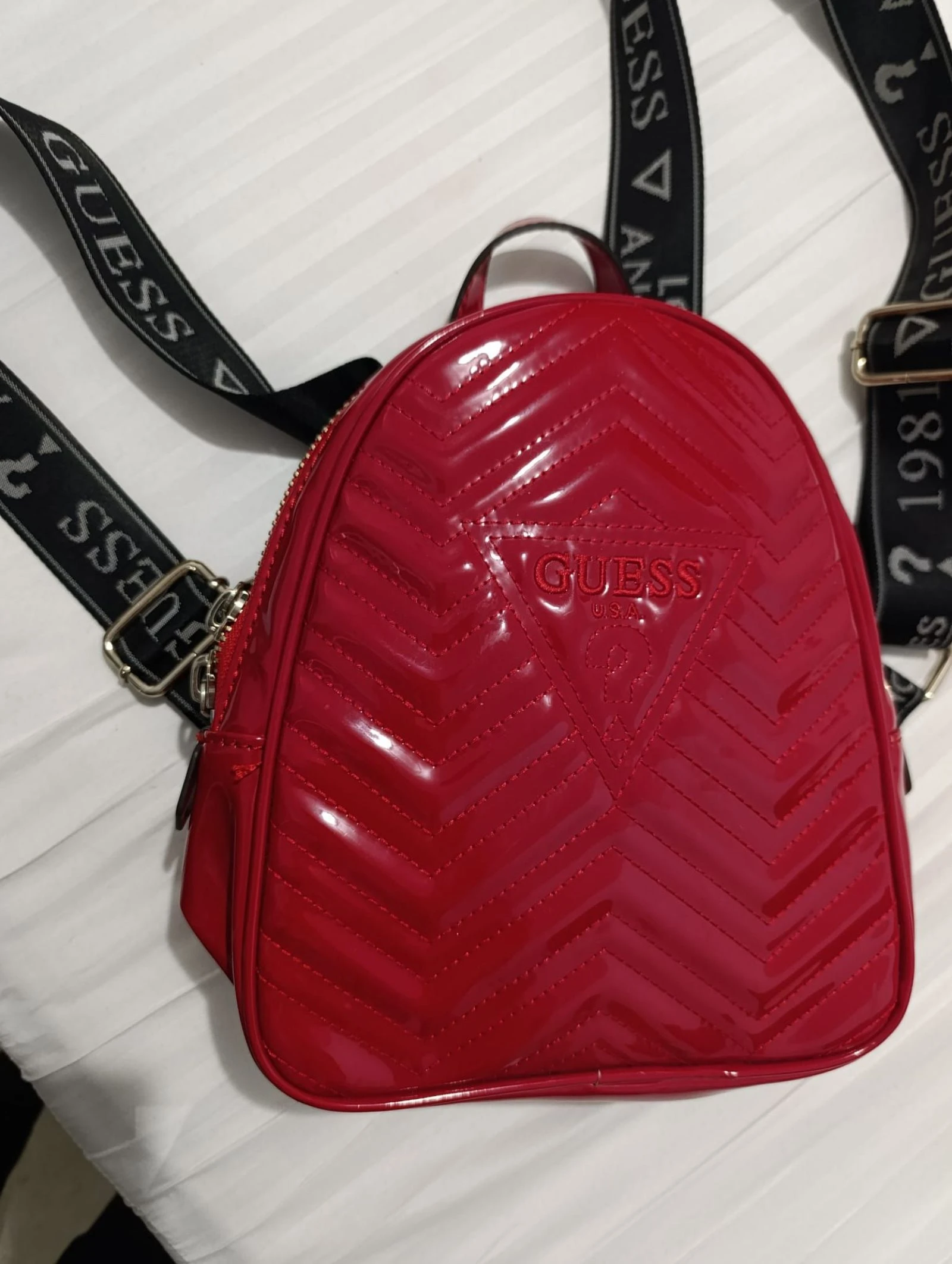 Mochila Guess charol asas deportivas  – photo 3
